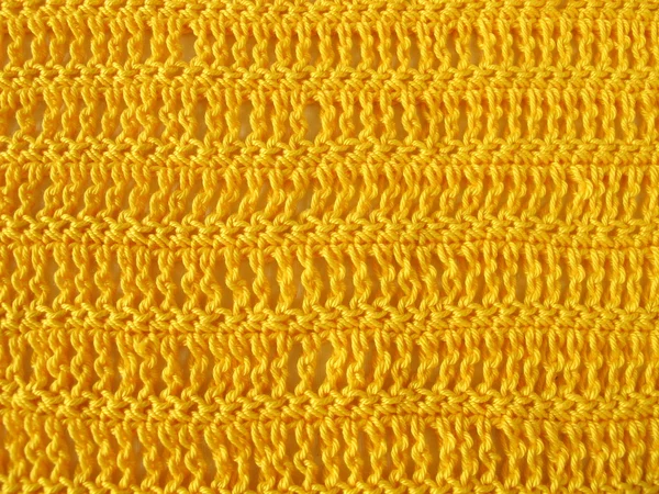 Crochet pattern from single and triple crochet stitch in yellow — Stock Photo, Image