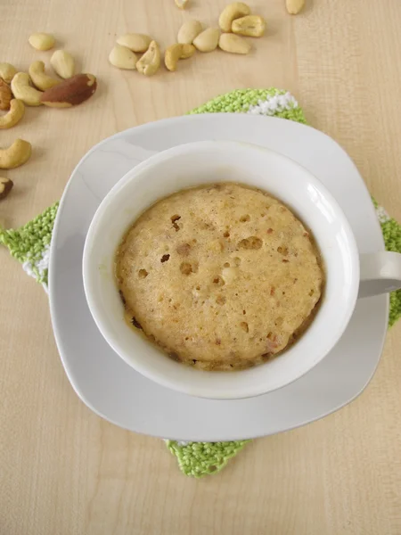 Magdalena con nueces de microondas —  Fotos de Stock