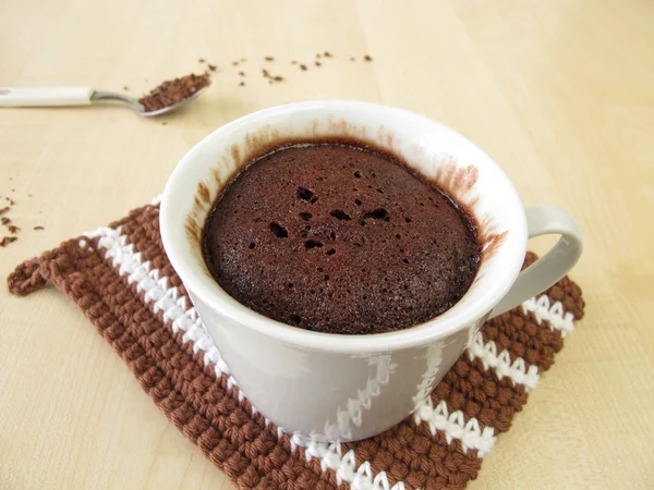Mikrodalga bardaktan pastada çikolata kupa — Stok fotoğraf