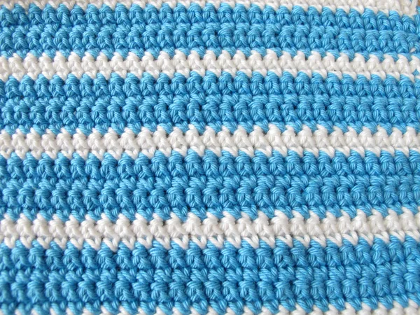Vzorek pozadí z jediného háčkování stitch v bílé a modré — Stock fotografie
