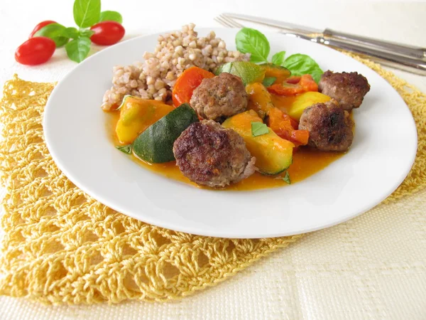 Vegetables with meat balls and buckwheat — Stock Photo, Image