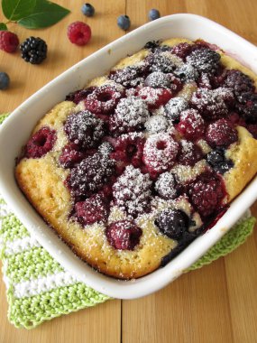 Yaz meyveleri ile pasta