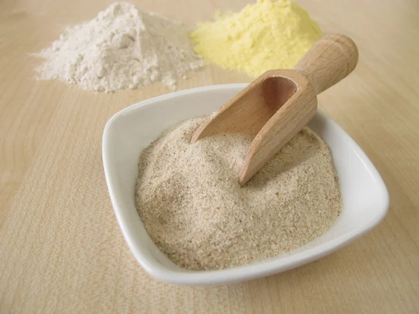 Grond psyllium zaad kaf, maïsmeel en boekweit meel — Stockfoto