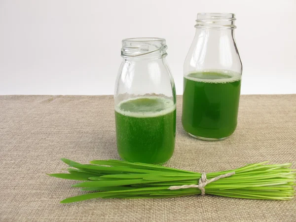 Πράσινο smoothie με χόρτο βρώμης — Φωτογραφία Αρχείου
