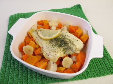 Yaldızlı pisibalığı pot pişirme sebze buğulama