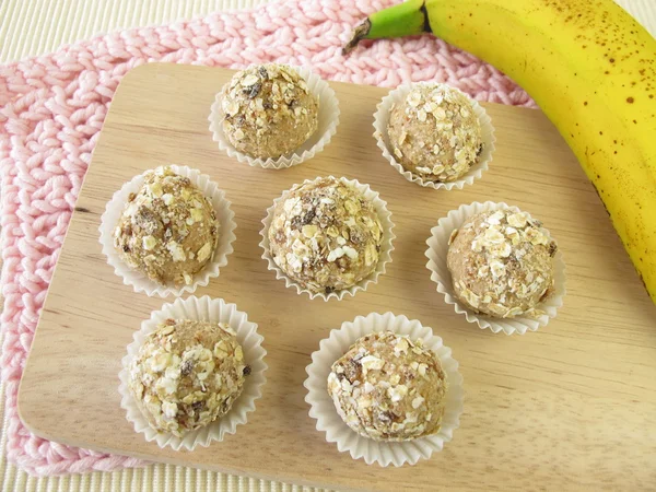 Boules de muesli à partir de farine d'orge rôtie — Photo