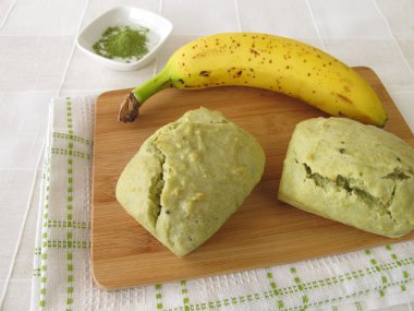 Matcha muz ekmeği