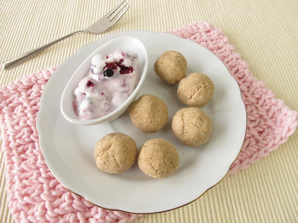 Boules de tsampa au yaourt aux fruits — Photo