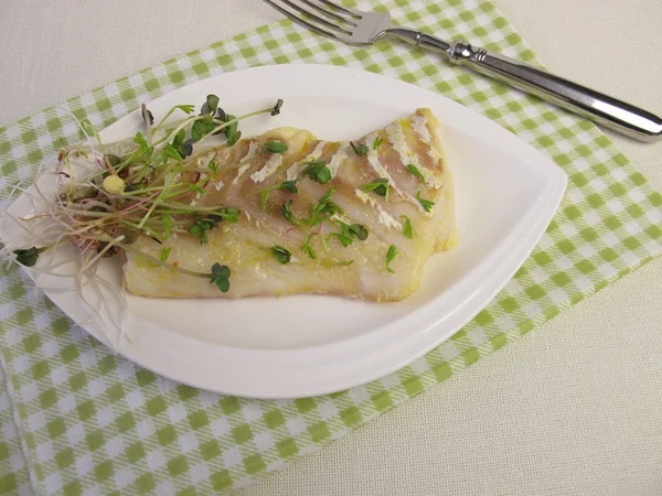 Filé de bacalhau do Atlântico e legumes de caça — Fotografia de Stock