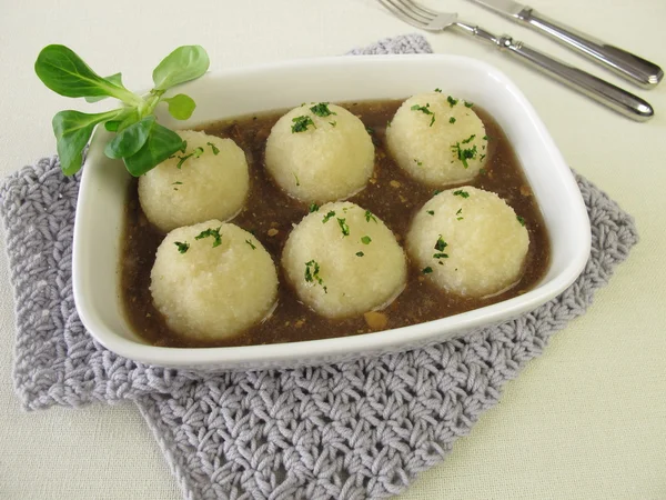 Aardappel dumplings met champignonsaus — Stockfoto