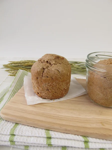 Pan de espelta horneado en frasco —  Fotos de Stock