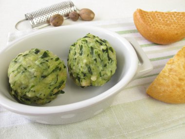 Ispanaklı ekmek köfte