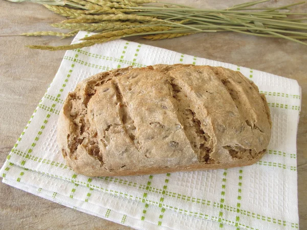 Homemade green spelt bread — Stock Photo, Image