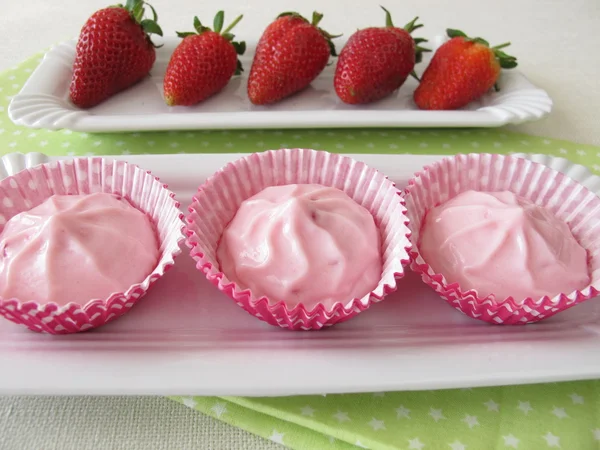 Strawberry yogurt dessert — Stock Photo, Image