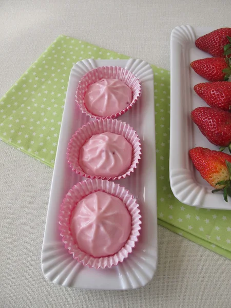 Dessert de yaourt aux fraises — Photo