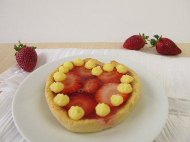 Çilek kalbinle pastası