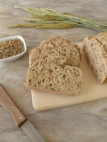 Slices of green spelt bread — Stock Photo, Image