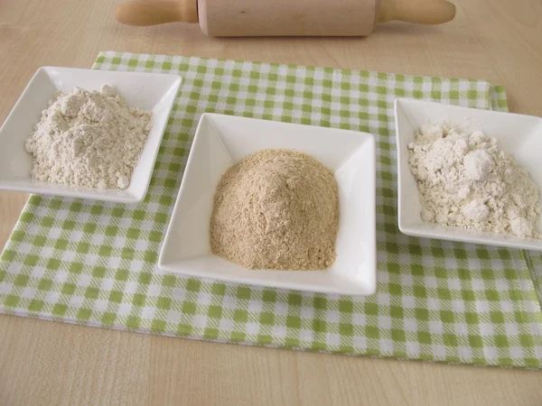 Flour and sourdough extract — Stock Photo, Image