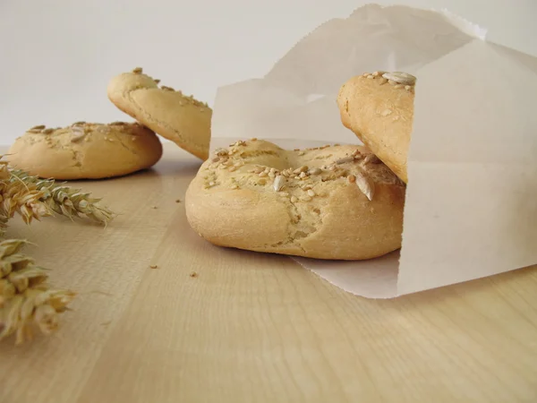 Bagels em saco de papel — Fotografia de Stock