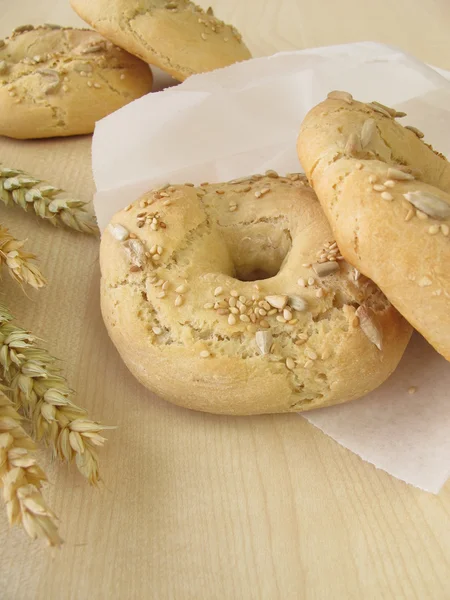 Bagels in papieren zak — Stockfoto