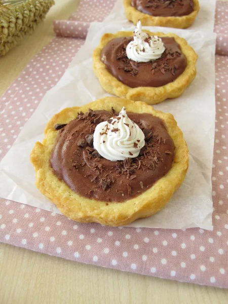 Chocolate tartlets with topping — Stock Photo, Image