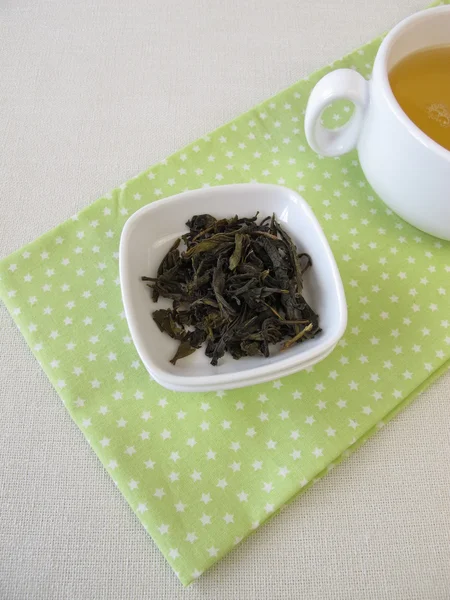 Té blanco de plata real de ceilán suelto y taza de té —  Fotos de Stock