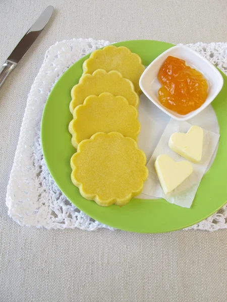 Oven baked gluten-free maize pancakes with butter and jam — Stock Photo, Image