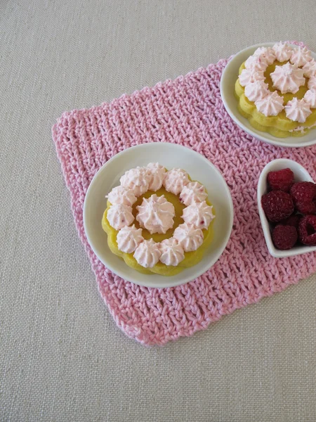 Gluten free layer cakes with raspberry cream cheese — 스톡 사진