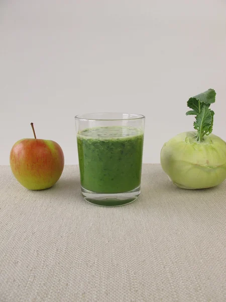 Green smoothie with apple and german turnip — Φωτογραφία Αρχείου