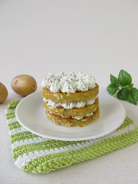 Layered potato pancakes with cream cheese — Stockfoto