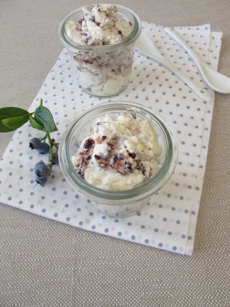 Fruit fool with blueberries — Stock Photo, Image