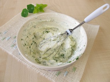 Otlar ile ev yapımı kuark