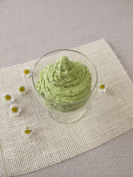Homemade ice cream with matcha tea in dessert glass — Stock Photo, Image