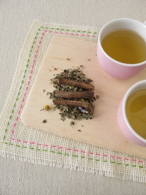 Meyan kökü ile bitkisel çay