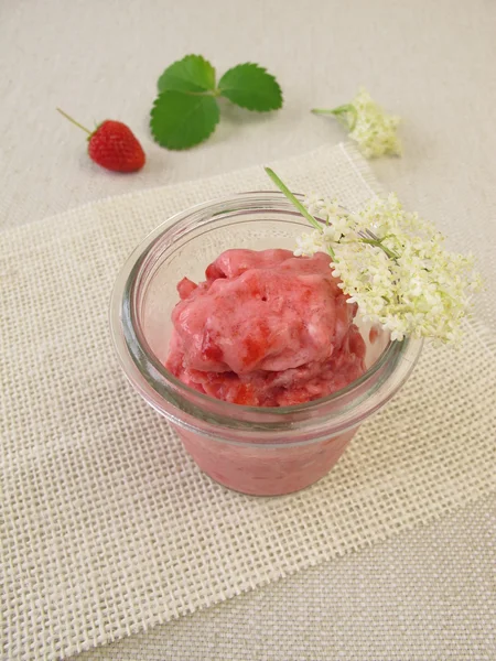 딸기 elderflower 아이스크림 — 스톡 사진