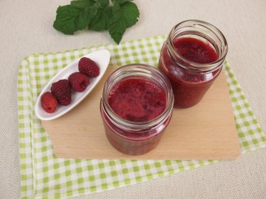 Ev yapımı vegan ahududu reçeli