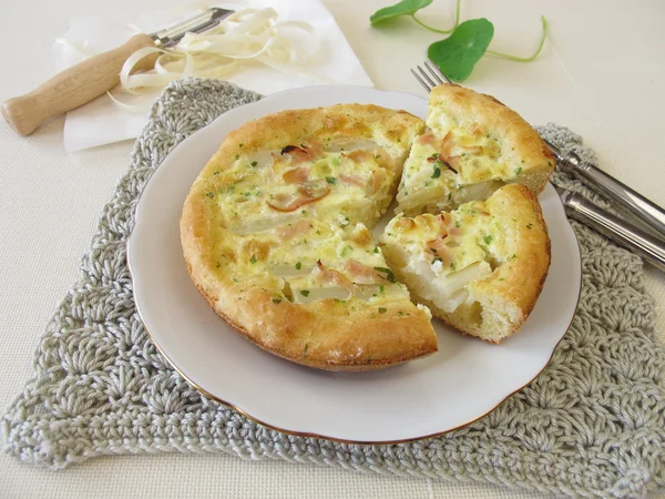 Asparagus quiche with cocked ham and herbs — Stock Photo, Image