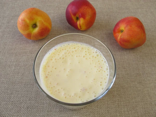 Yoghurt drink med nektariner — Stockfoto