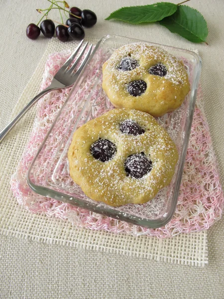 Pasteles de cereza pequeños — Foto de Stock