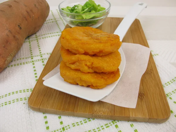 Hausgemachte Süßkartoffelpuffer — Stockfoto