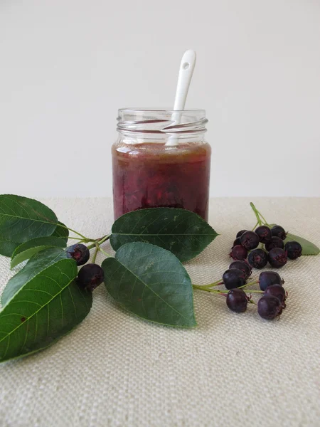 Juneberries ile ev yapımı reçel — Stok fotoğraf