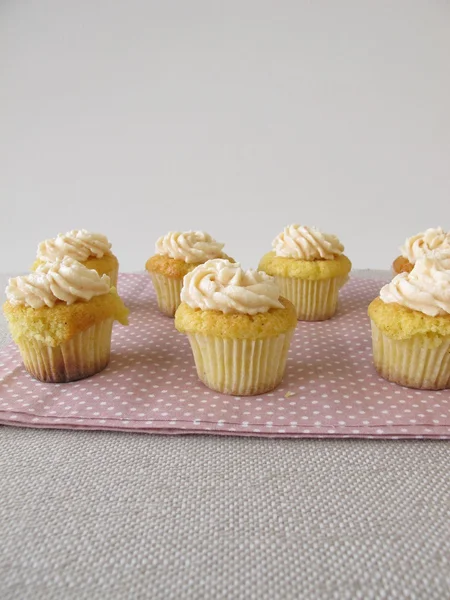 Gluten free cupcakes with cream cheese topping — Stock Photo, Image