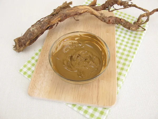 Healing clay paste from water and medicinal clay — Stock Photo, Image