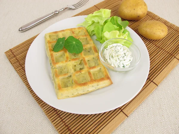 Oven-baked potato waffles with cream cheese dip and salad — Stock Photo, Image