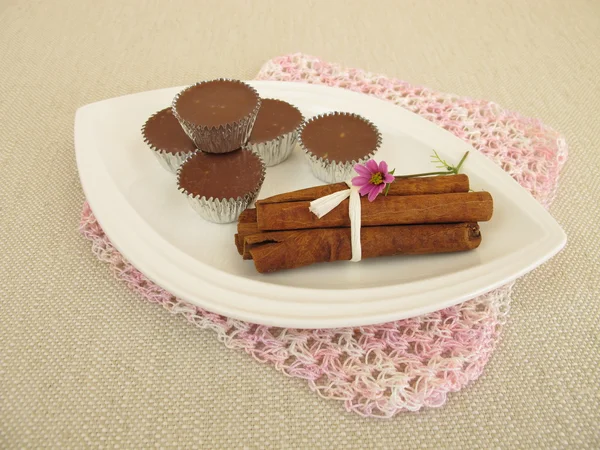 Trufas de chocolate caseras con canela —  Fotos de Stock