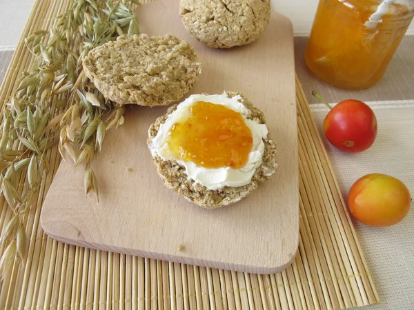 Oat bread roll with cherry plum jam — Stock Photo, Image