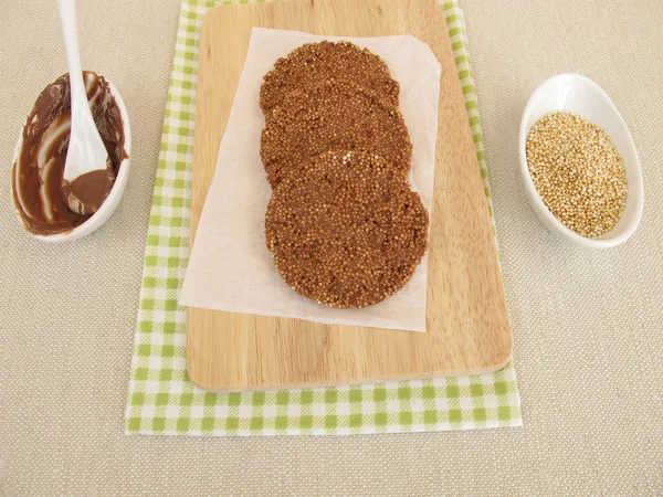 Hemmagjorda chokladmynt med amaranti — Stockfoto