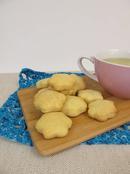 Biscoitos de chá e flor — Fotografia de Stock