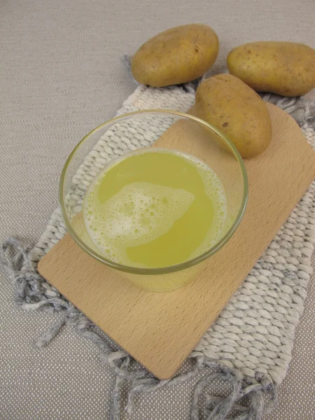 Roher Kartoffelsaft — Stockfoto