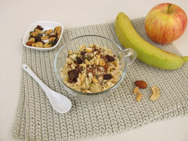 Crumble mug cake with banana, apple, chocolate and nuts — Stock Photo, Image